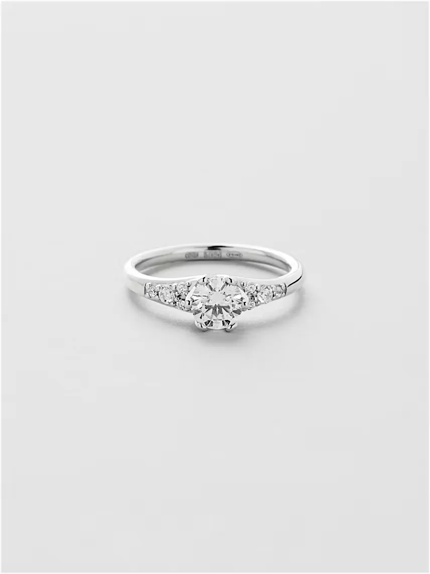 انگشتر سولیتر با نگینهای جانبی - تصویر 5