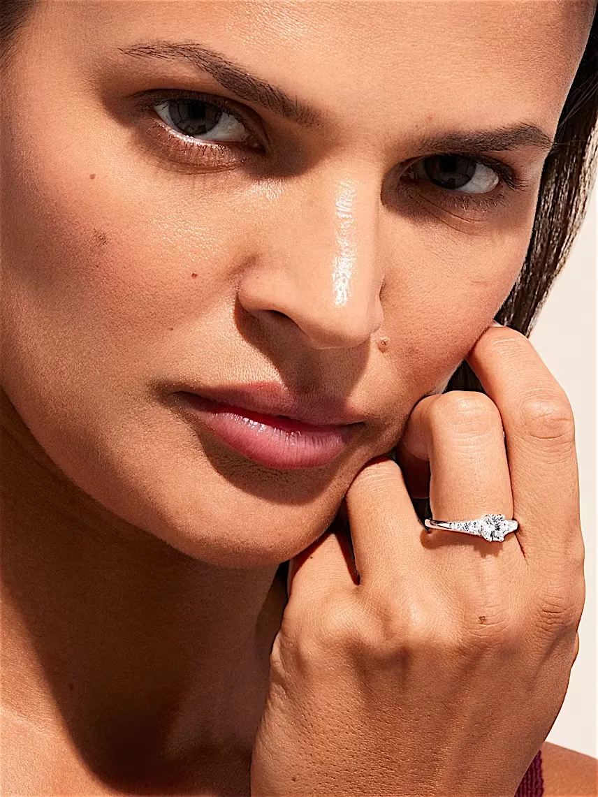 انگشتر سولیتر با نگینهای جانبی - تصویر 4